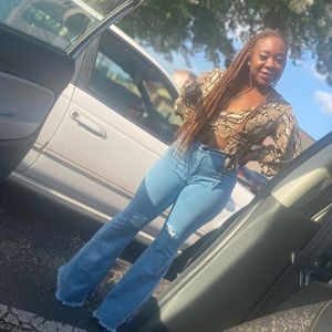 Meet your Posher, Ebony